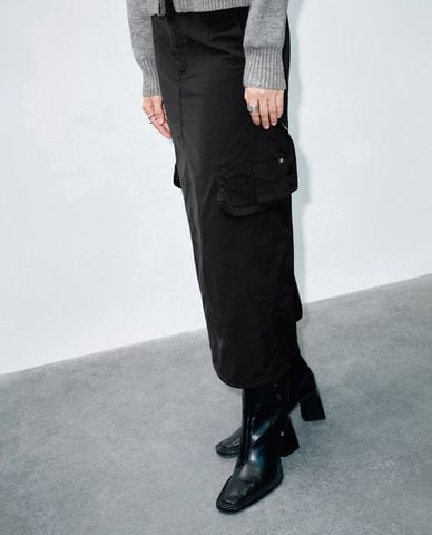  URBAN REVIVO - Chân váy phom suông midi phối túi hộp 