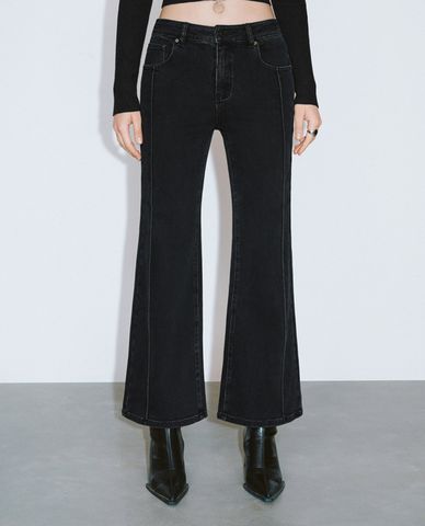  URBAN REVIVO - Quần jeans nữ ống loe hiện đại 