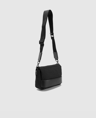  URBAN REVIVO - Túi đeo chéo nam phom chữ nhật hiện đại 