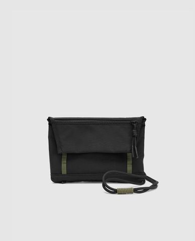  URBAN REVIVO - Túi đeo chéo nam phom chữ nhật nắp gập 