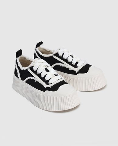  URBAN REVIVO - Giày sneakers nữ cổ thấp mũi tròn hiện đại 