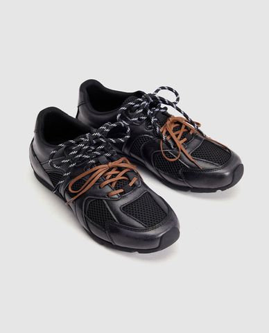  URBAN REVIVO - Giày sneakers nữ cổ thấp thời trang 
