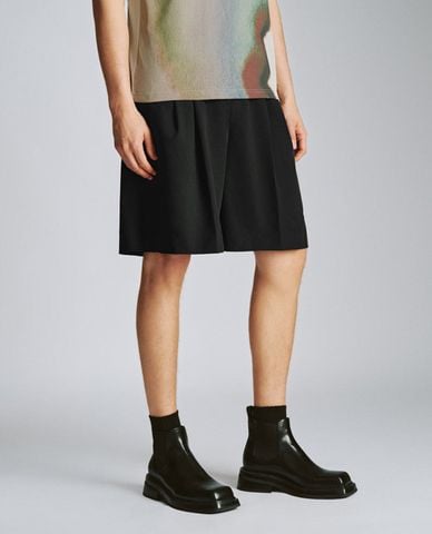  URBAN REVIVO - Quần short nam ngang gối phối thắt lưng 