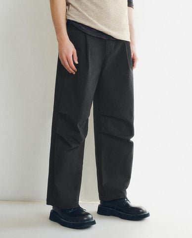  URBAN REVIVO - Quần nam ống rộng lưng thun 