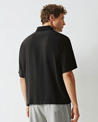  URBAN REVIVO - Áo sơ mi nam cổ bẻ tay ngắn hiện đại 