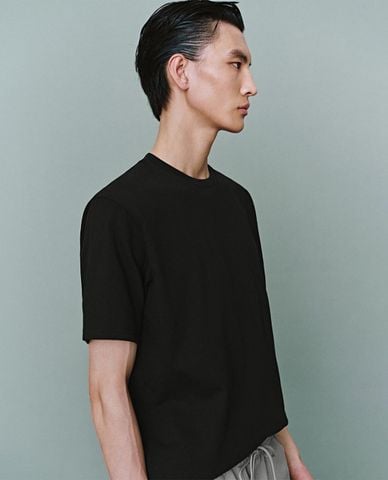  URBAN REVIVO - Áo thun nam cổ tròn tay ngắn hiện đại 