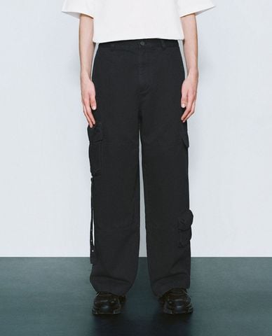  URBAN REVIVO - Quần nam ống rộng phối túi hộp 