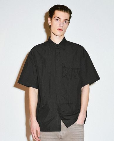  URBAN REVIVO - Áo sơ mi nam cổ bẻ tay ngắn hiện đại 