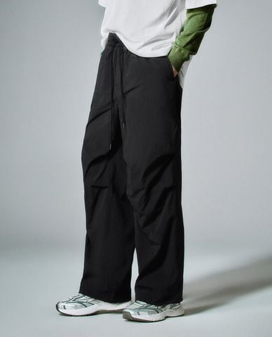  URBAN REVIVO - Quần nam ống rộng phối dây rút 