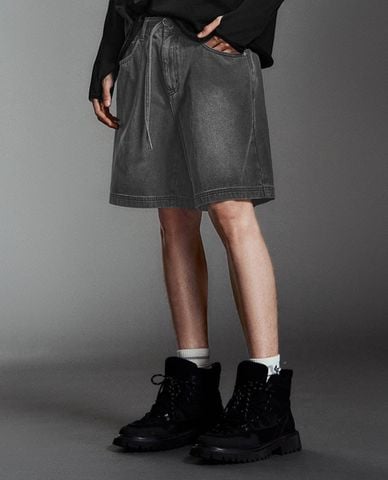  URBAN REVIVO - Quần short jeans nam ngang gối wash bạc 
