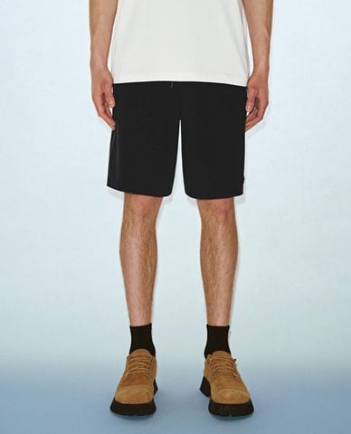  URBAN REVIVO - Quần short jeans nam ngang gối lưng thun 