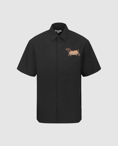  URBAN REVIVO - Áo sơ mi nam cổ bẻ tay ngắn phối hình 