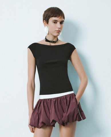  URBAN REVIVO - Áo thun nữ cổ thuyền tay ngắn phom ôm 