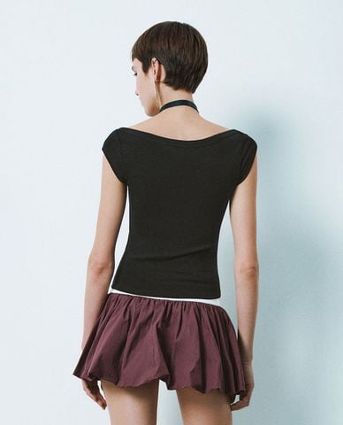  URBAN REVIVO - Áo thun nữ cổ thuyền tay ngắn phom ôm 