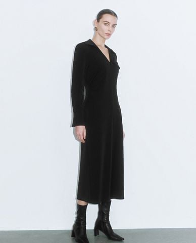  URBAN REVIVO - Đầm midi phom suông cổ V tay dài phối zip Straight 