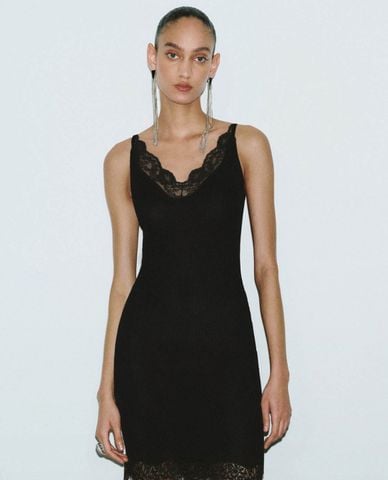  URBAN REVIVO - Đầm hai dây midi phối ren 