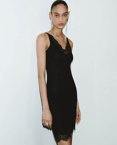  URBAN REVIVO - Đầm hai dây midi phối ren 