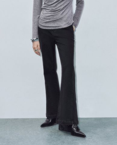  URBAN REVIVO - Quần jeans nữ ống loe thời trang 