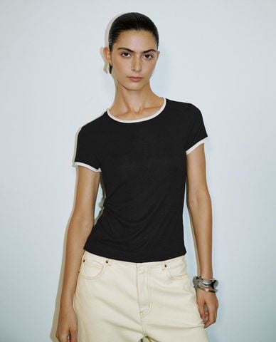  URBAN REVIVO - Áo thun nữ cổ tròn tay ngắn hiện đại 