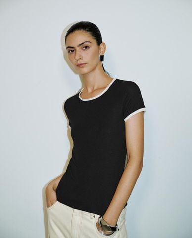  URBAN REVIVO - Áo thun nữ cổ tròn tay ngắn hiện đại 