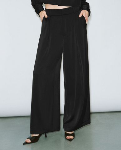  URBAN REVIVO - Quần nữ ống rộng xếp li thanh lịch 