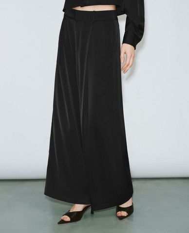  URBAN REVIVO - Quần nữ ống rộng xếp li thanh lịch 