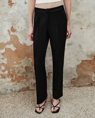  URBAN REVIVO - Quần nữ ống loe xếp ly thanh lịch 