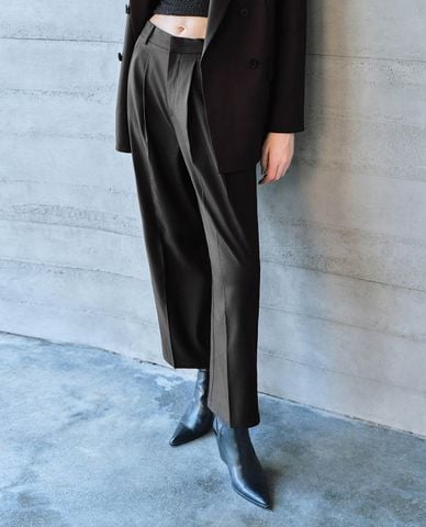  URBAN REVIVO - Quần nữ ống đứng xếp li sang trọng 