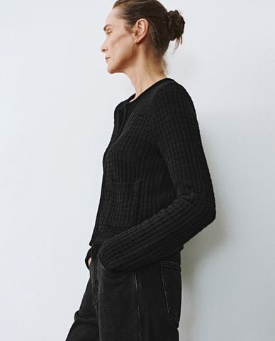  URBAN REVIVO - Áo khoác cardigan nữ cổ tròn tay dài hiện đại 