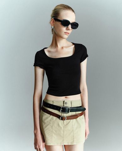  URBAN REVIVO - Áo croptop nữ cổ vuông tay ngắn 