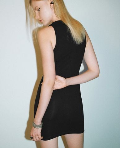  URBAN REVIVO - Đầm sát nách mini phom ôm cá tính 