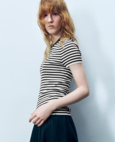  URBAN REVIVO - Áo thun nữ cổ tròn tay ngắn Striped 