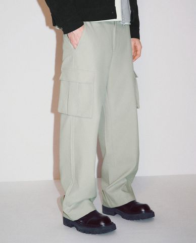  URBAN REVIVO - Quần nam ống rộng phối túi cá tính 