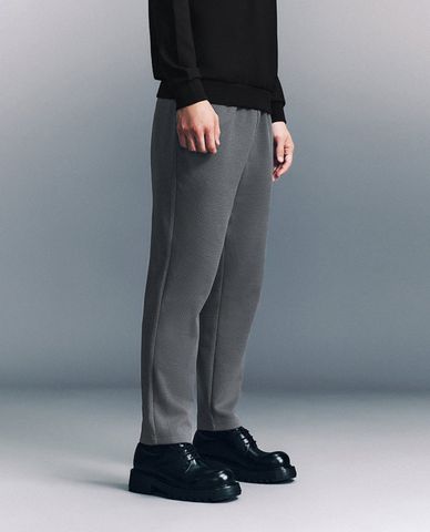  URBAN REVIVO - Quần nam ống đứng lưng thun hiện đại 