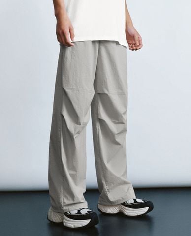  URBAN REVIVO - Quần nam ống rộng lưng thun phối dây rút thời trang 