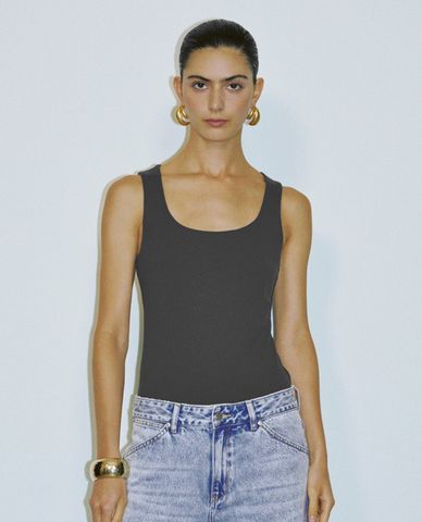  URBAN REVIVO - Áo ba lỗ nữ cổ thuyền phom ôm 