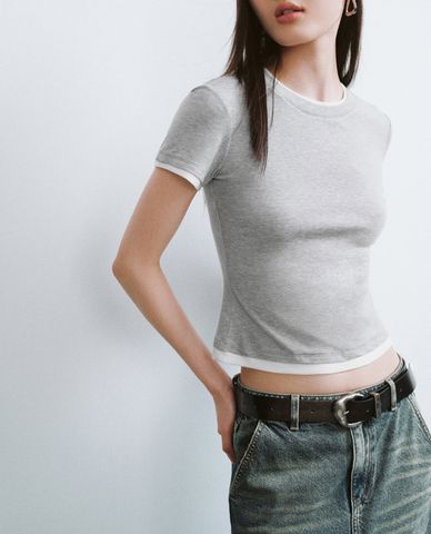  URBAN REVIVO - Áo thun nữ cổ tròn tay ngắn phối màu độc đáo 