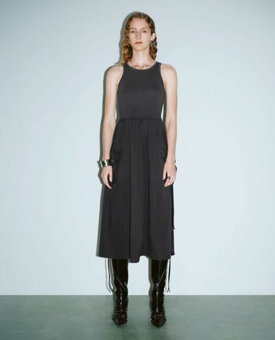  URBAN REVIVO - Đầm sát nách midi phối túi hộp A Line 