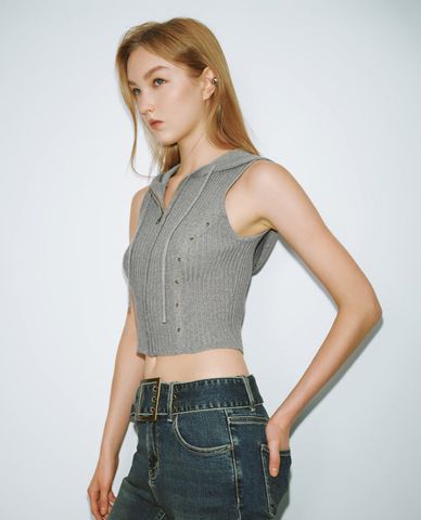  URBAN REVIVO - Áo sát nách dệt kim nữ phối mũ phom croptop 