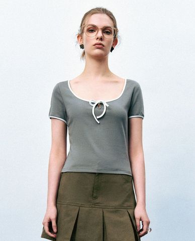  URBAN REVIVO - Áo croptop nữ cổ chữ U tay ngắn phối nơ Bow Décor 