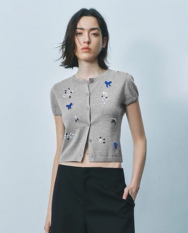  URBAN REVIVO - Áo khoác dệt kim nữ tay ngắn phom croptop 