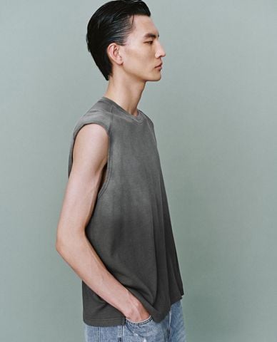  URBAN REVIVO - Áo sát nách nam cổ tròn hiện đại 