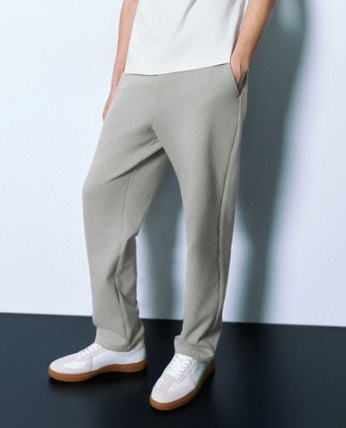  URBAN REVIVO - Quần nam ống đứng lưng thun Straight 