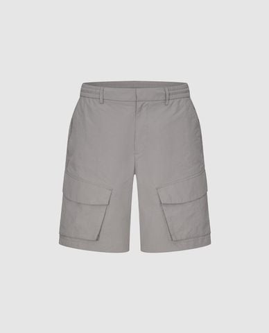  URBAN REVIVO - Quần short nam ống rộng phối túi hiện đại 