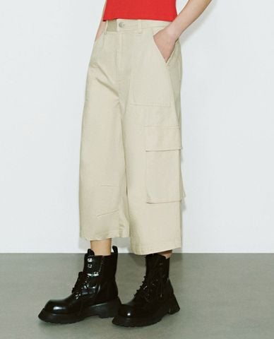  URBAN REVIVO - Quần nữ ống rộng phối túi hộp năng động 