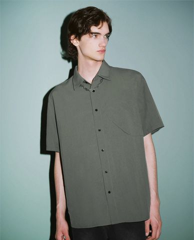  URBAN REVIVO - Áo sơ mi nam cổ bẻ tay ngắn Button Up Straight 