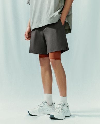  URBAN REVIVO - Quần short thể thao nam lưng thun Elastic Waist 2 In 1 