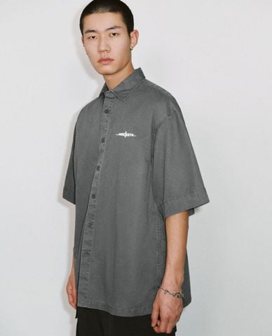  URBAN REVIVO - Áo sơ mi nam cổ bẻ tay ngắn trẻ trung 