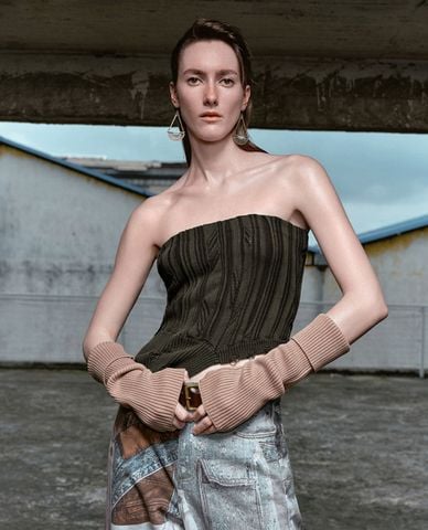  URBAN REVIVO - Áo dệt kim nữ phom ôm Raw Hem 