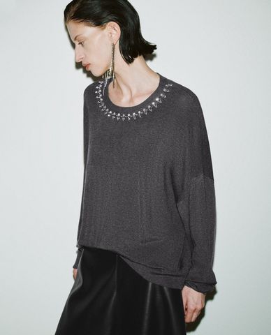  URBAN REVIVO - Áo dệt kim nữ cổ tròn tay dài Loose 